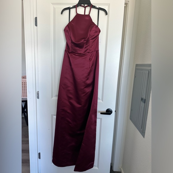 NEVER WORN Hailey Paige Occasion Bridesmaid Halter Top Dress Burgundy Size 8 - Picture 1 of 5